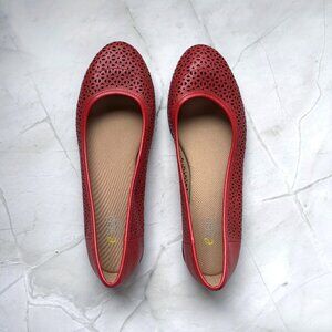 Red Flats with Eyelet Design | Easy Spirit e360